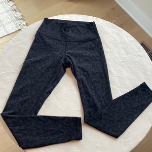 Lululemon luxtreme leggings. Size 6. 28 in inseam.